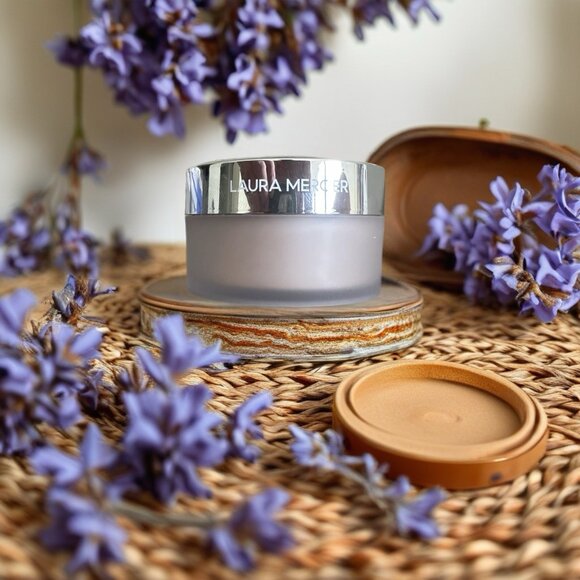 Laura Mercier Translucent Loose Setting Powder – Light Catcher “Celestial Light” - Picture 1 of 4